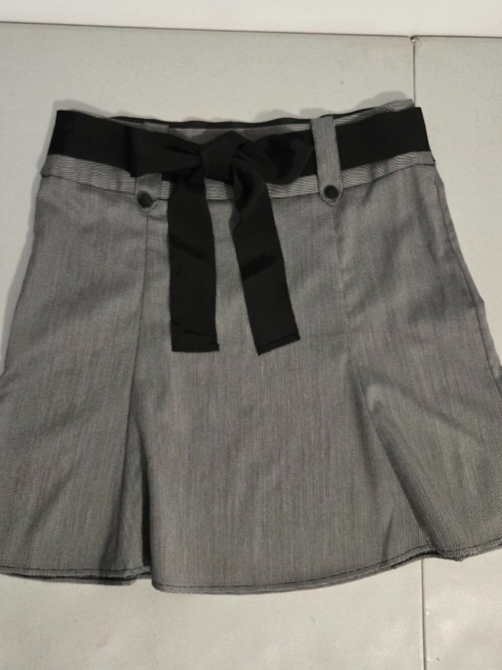 Maurices Gray Pleated Mini Skirt Ribbon Tie Belt Y2K Size Medium Office Siren